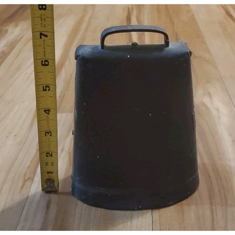 Antique Primitive‎ Riveted Metal Cow Bell Rustic Farmhouse - Picture 6 of 9